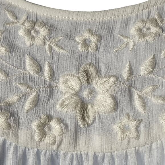 Torrid Large White Sheer to Semi-Sheer Short Sleeved Blouse Embroidered flowers - Picture 13 of 15